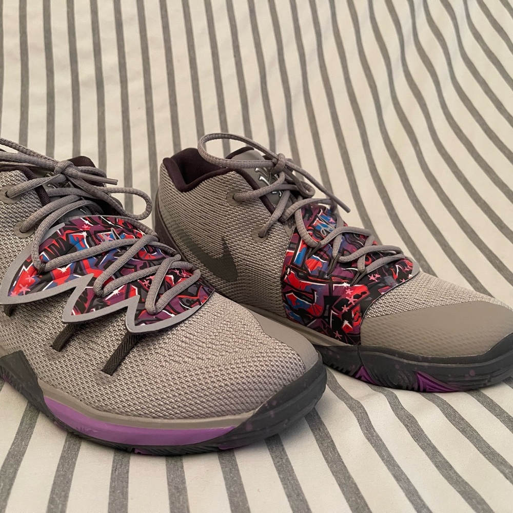 NEW Nike Kyrie 5 (PS) Atmosphere Grey NIB NEW Size 3 Boys Kids Basketball Shoes